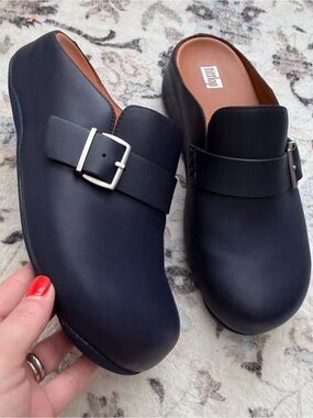 FitFlop Shuv Buckle-Strap Leather Clogs Midnight Blue Slip Resistant Navy Mules